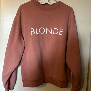 Blonde crewneck and matching sweatpants in rose color